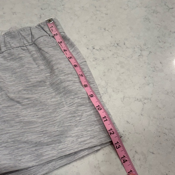 LULULEMON On The Fly Women's Space Dye Gray Shorts Pockets Gym Workout Casual - Picture 11 of 14
